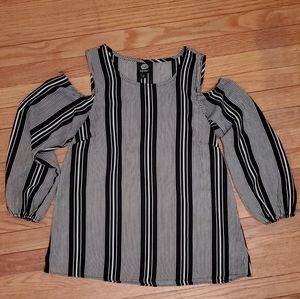 Shoulder cut out top